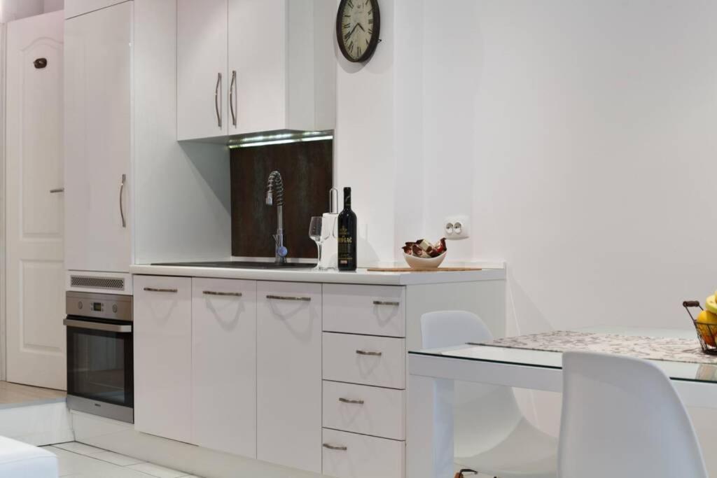 Joy4You Apt Near Beach And Center สปลิท ภายนอก รูปภาพ